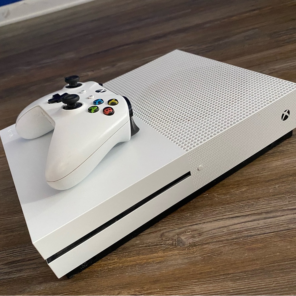White Xbox One S-1 terabyte storage